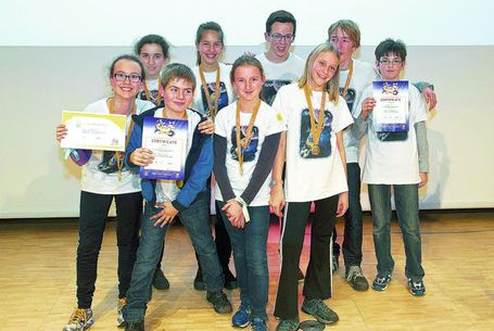 So sehen erfolgreiche Nachwuchswissenschaftler aus: Die Forschergruppe ‚SAPollo7‘, deren Mitglieder aus St. Leon-Rot, Wiesloch und Heidelberg kommen, ist beim Wettbewerb ‚First Lego League‘ sehr erfolgreich. Foto: zg